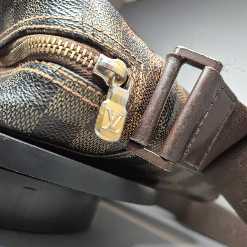 Zoom sur la tirette du zip Louis Vuitton