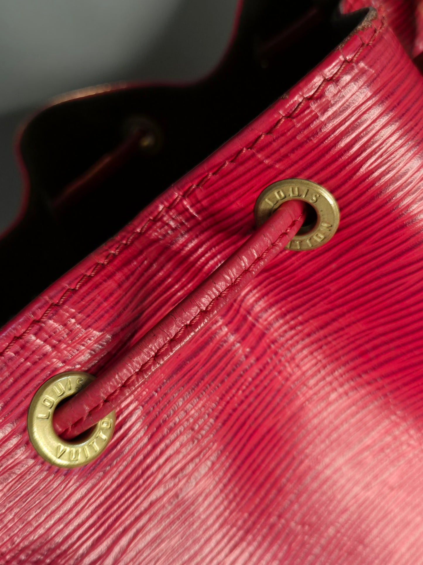 détail lacet cuir Louis Vuitton Noé