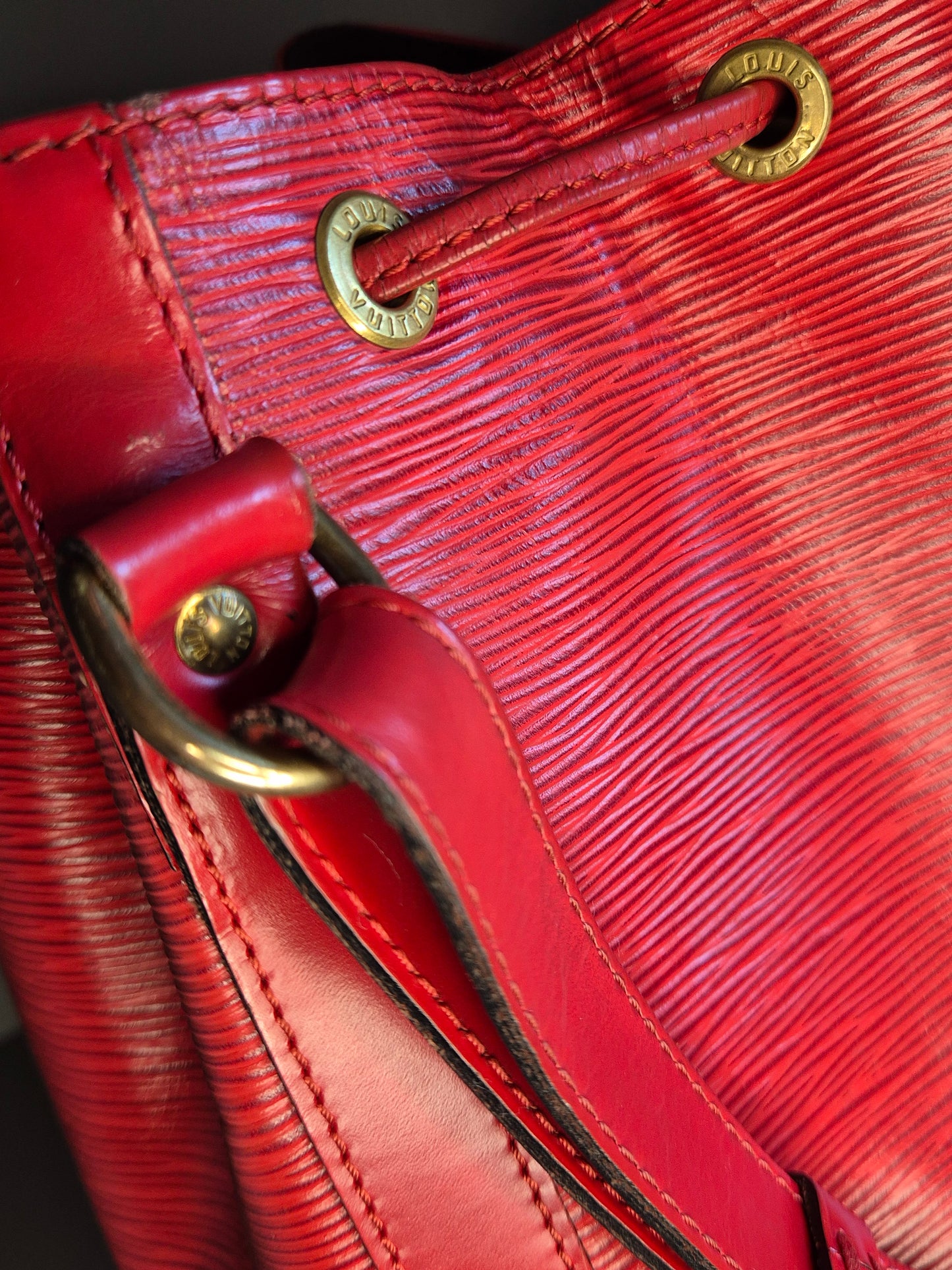 détail quincaillerie dorée Louis Vuitton Noé