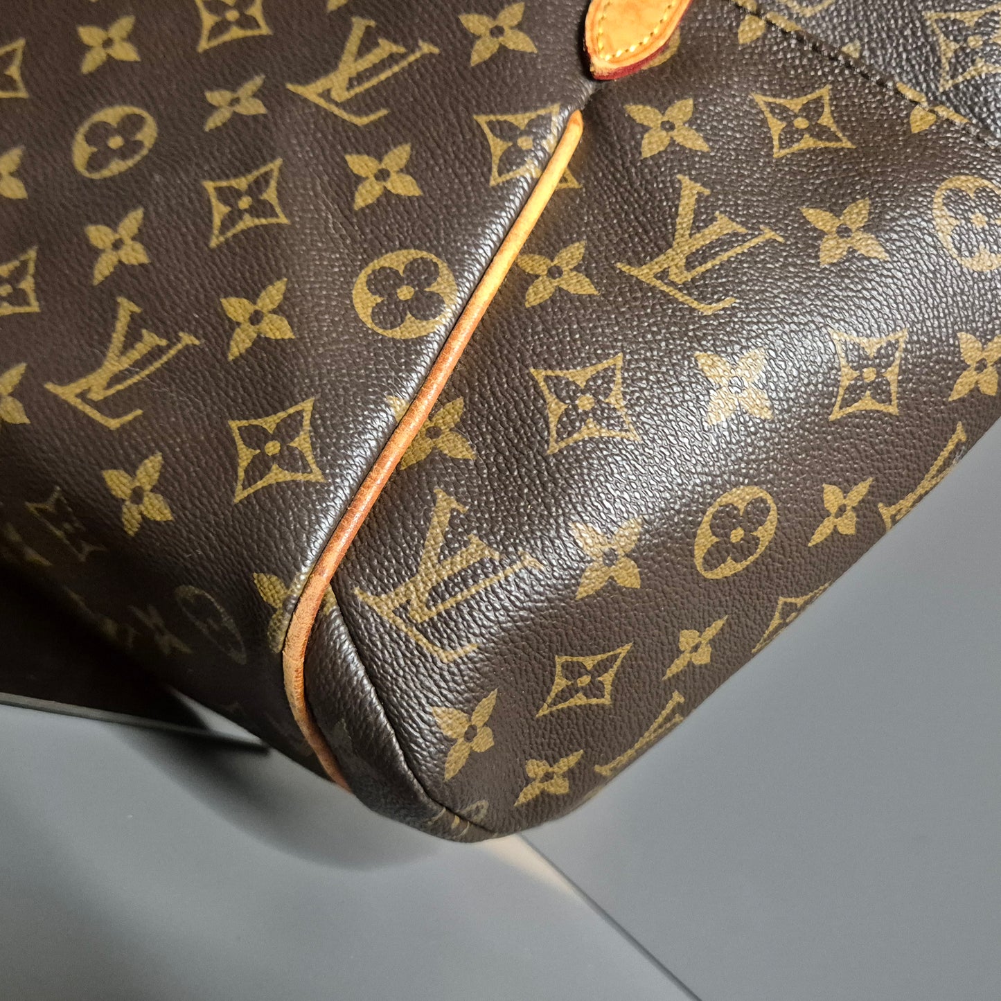 Zoom sur la couture sous le cabas