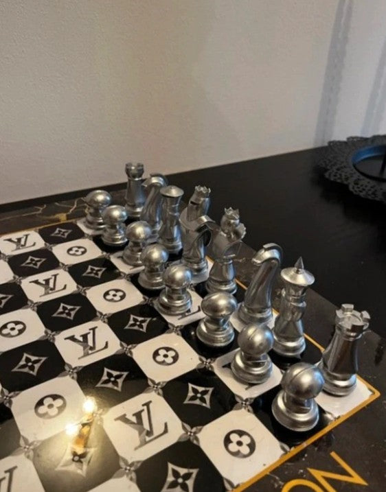 Jeu échiquier Louis Vuitton vue pions gauche 