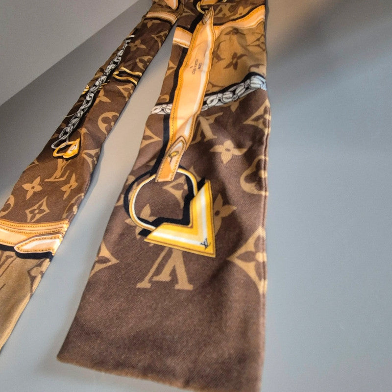 Vue de l’envers – texture soie et motifs inversés visibles