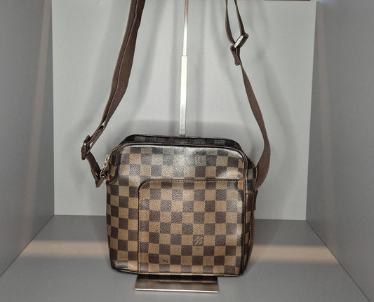 Sac Louis Vuitton Olav PM en damier ébène – vue de face