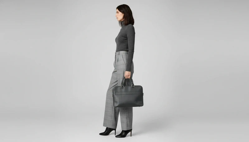 Louis Vuitton Porte-Documents en Cuir Taïga Noir Louis Vuitton