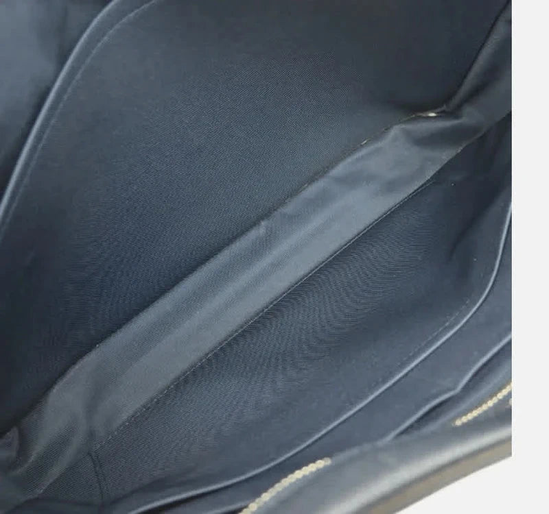 Louis Vuitton Porte-Documents en Cuir Taïga Noir Louis Vuitton