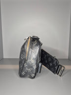 Louis Vuitton Sacoche – Cuir Taïga Monogram Noir Iconic-Bag