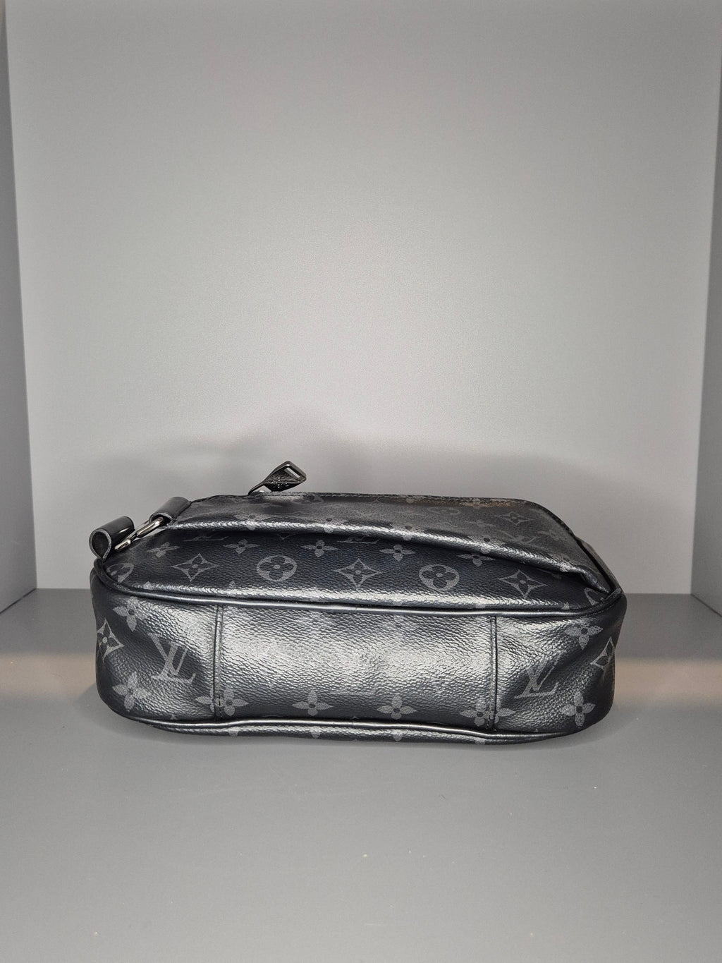 Louis Vuitton Sacoche – Cuir Taïga Monogram Noir Iconic-Bag