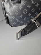 Louis Vuitton Sacoche – Cuir Taïga Monogram Noir Iconic-Bag