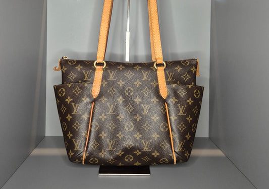 Sac Louis Vuitton Totally PM Monogram – vue de face avec poignées dressées