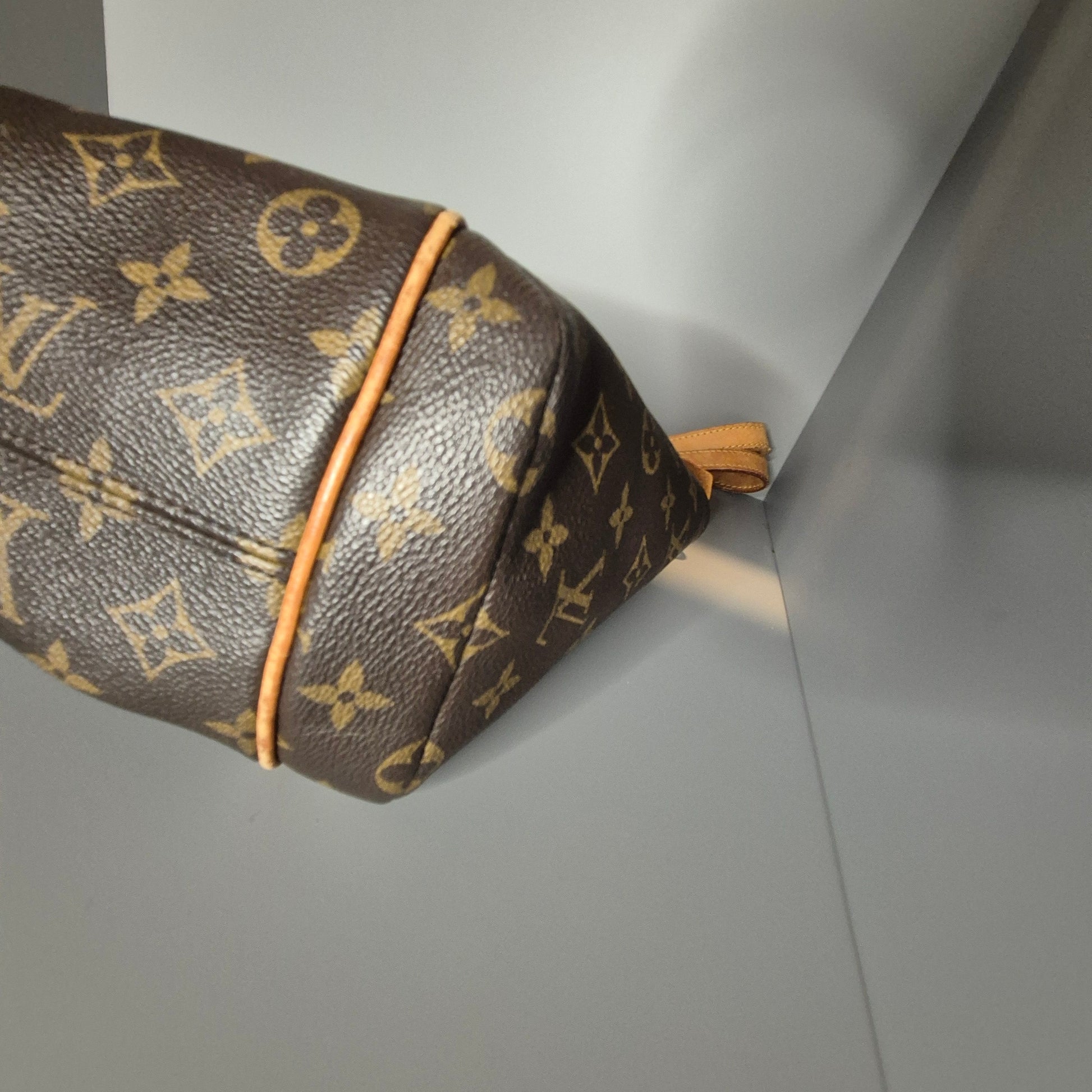 angle droit - sac en excellent état