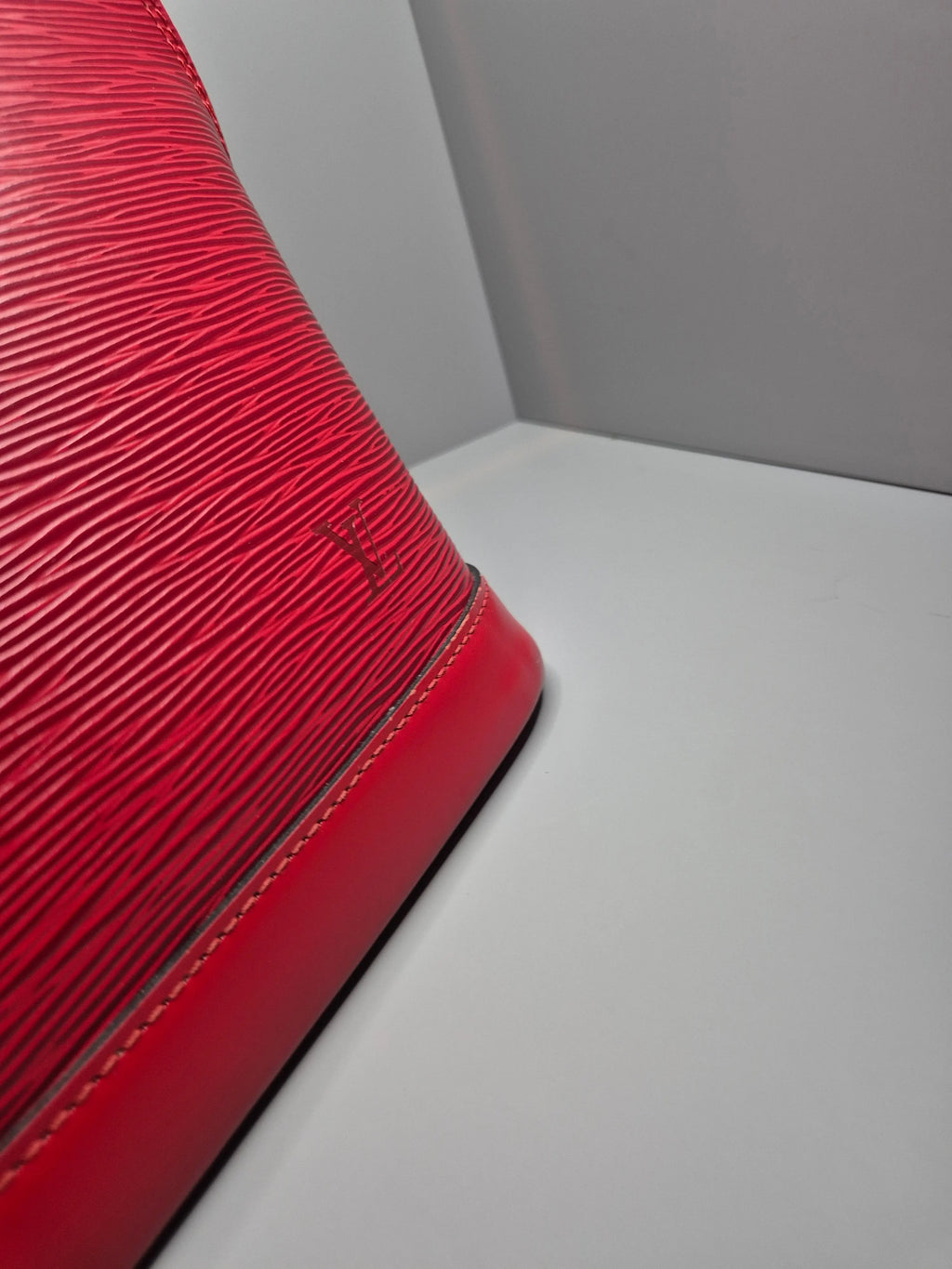 Louis Vuitton Alma PM cuir Épi rouge Iconic-Bag