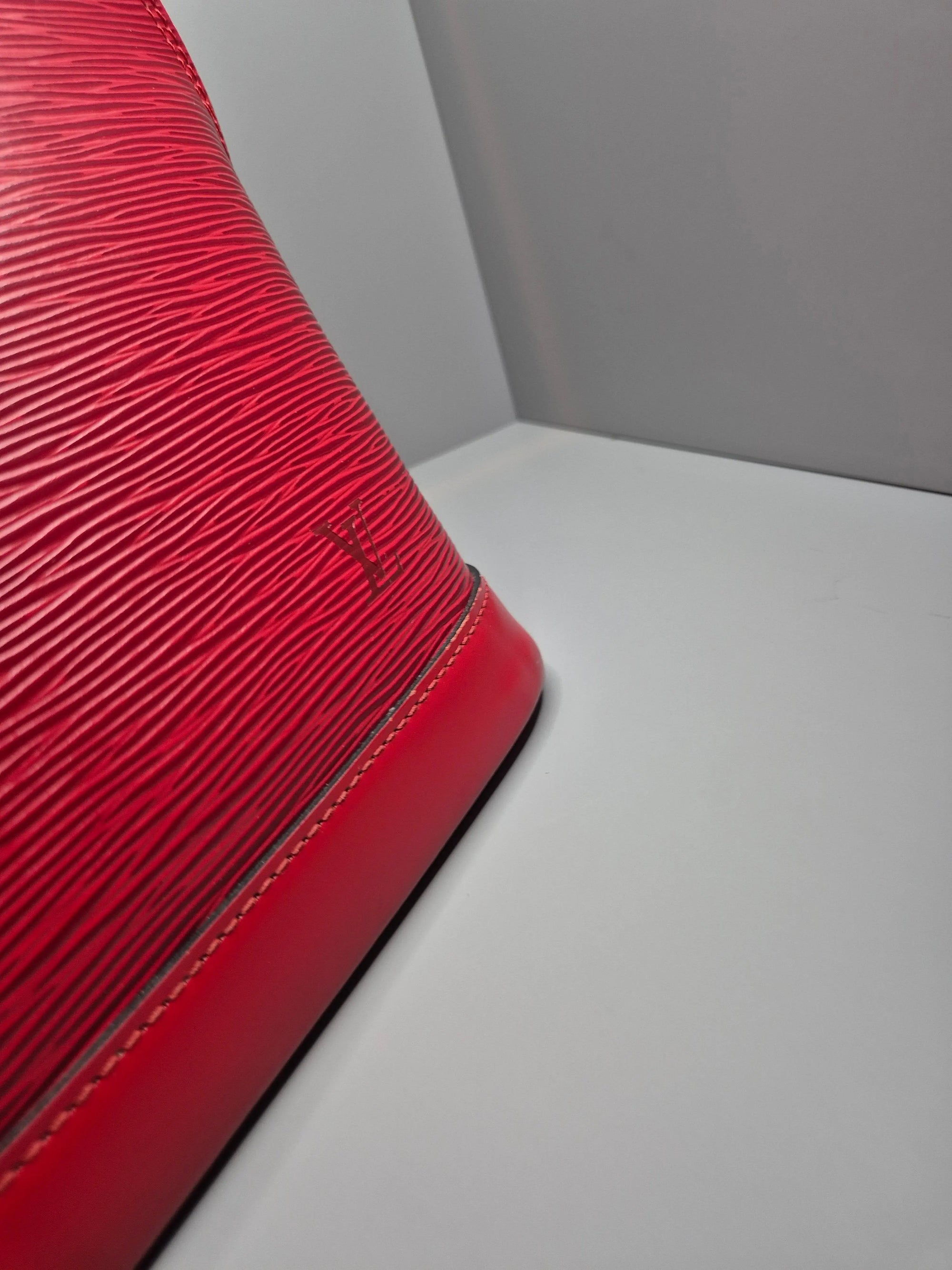 Louis Vuitton Alma PM cuir Épi rouge Iconic-Bag