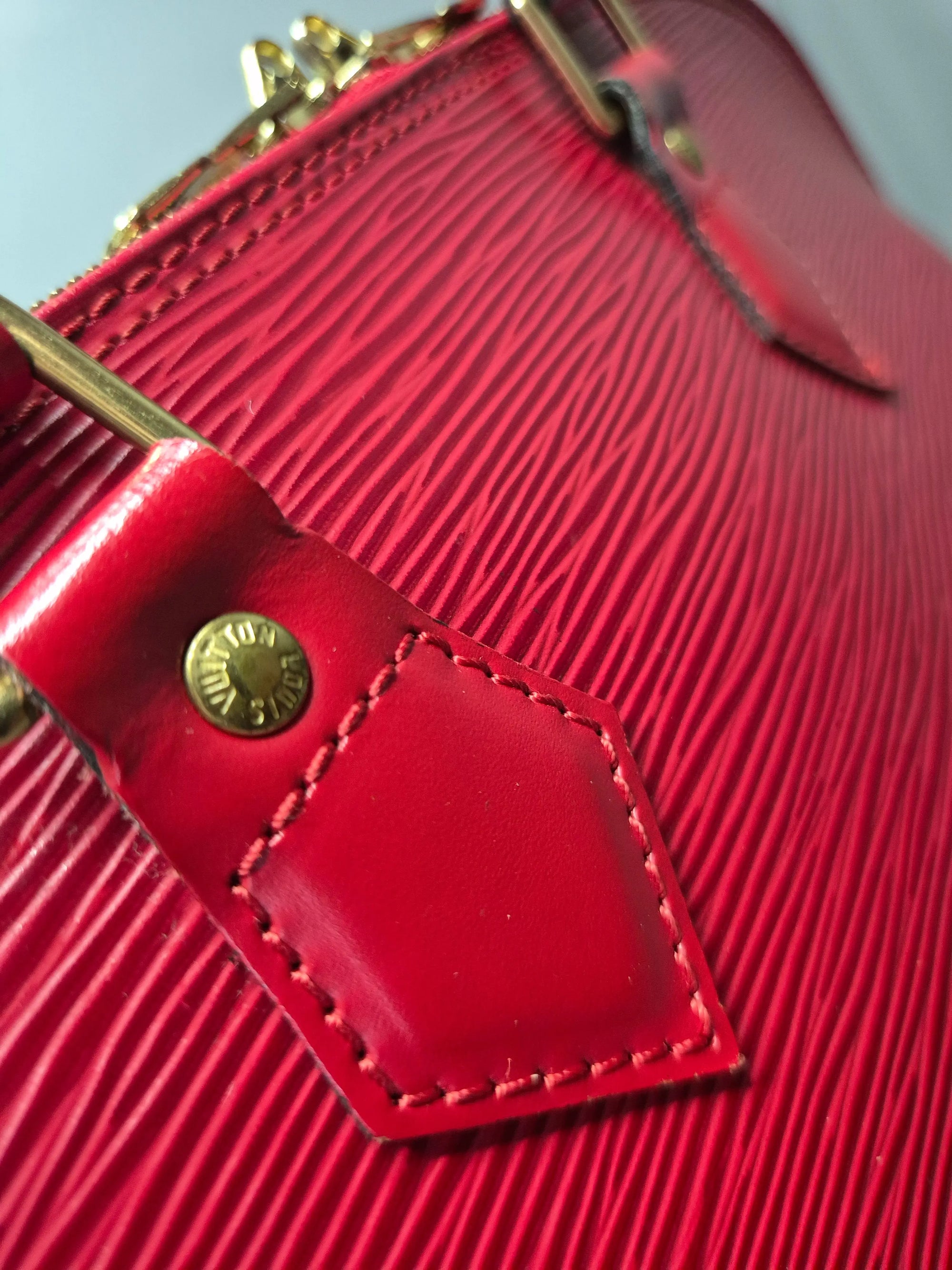 Louis Vuitton Alma PM cuir Épi rouge Iconic-Bag