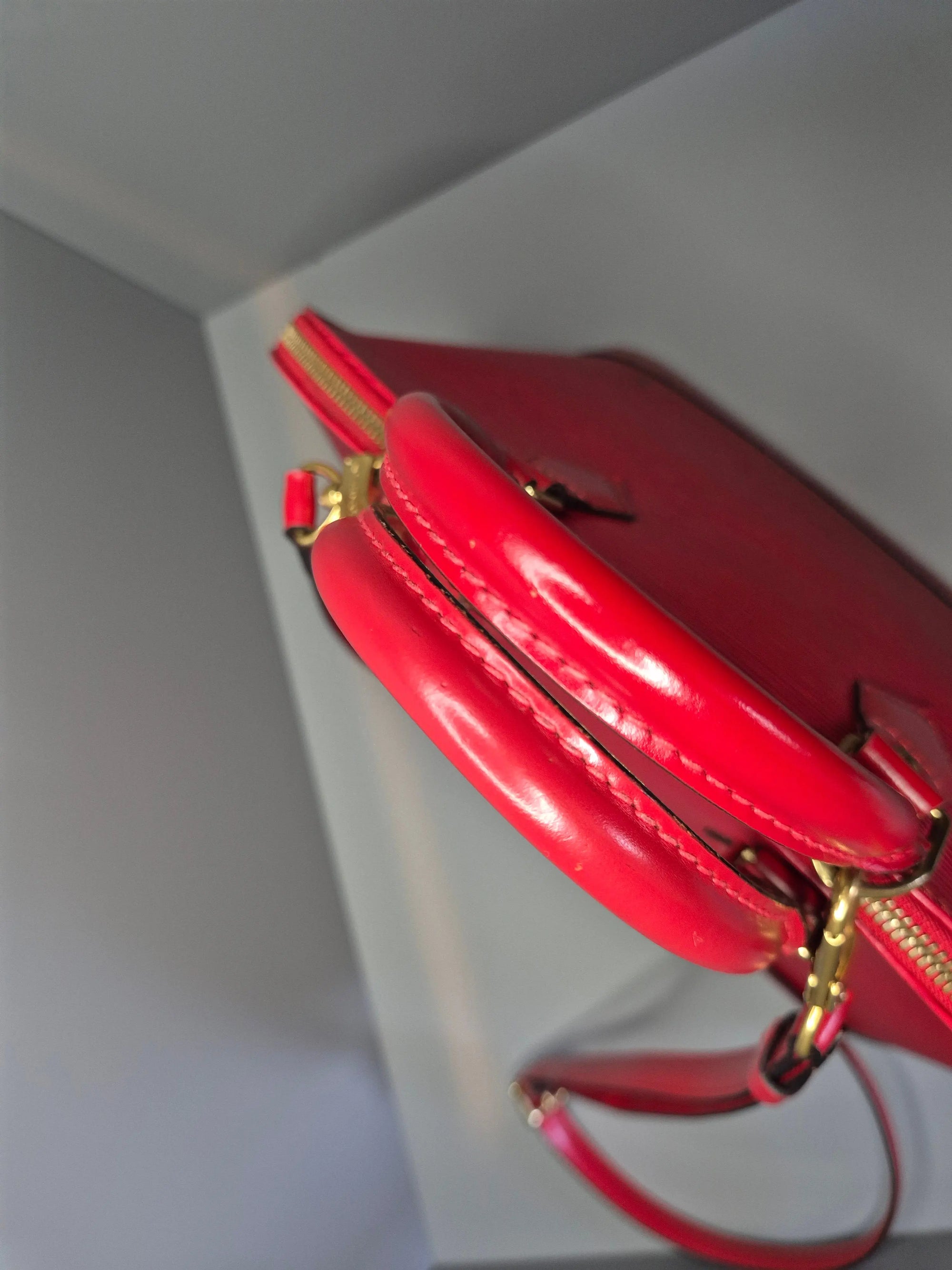 Louis Vuitton Alma PM cuir Épi rouge Iconic-Bag