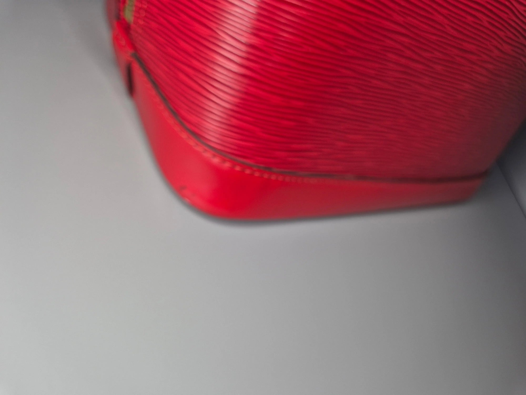 Louis Vuitton Alma PM cuir Épi rouge Iconic-Bag