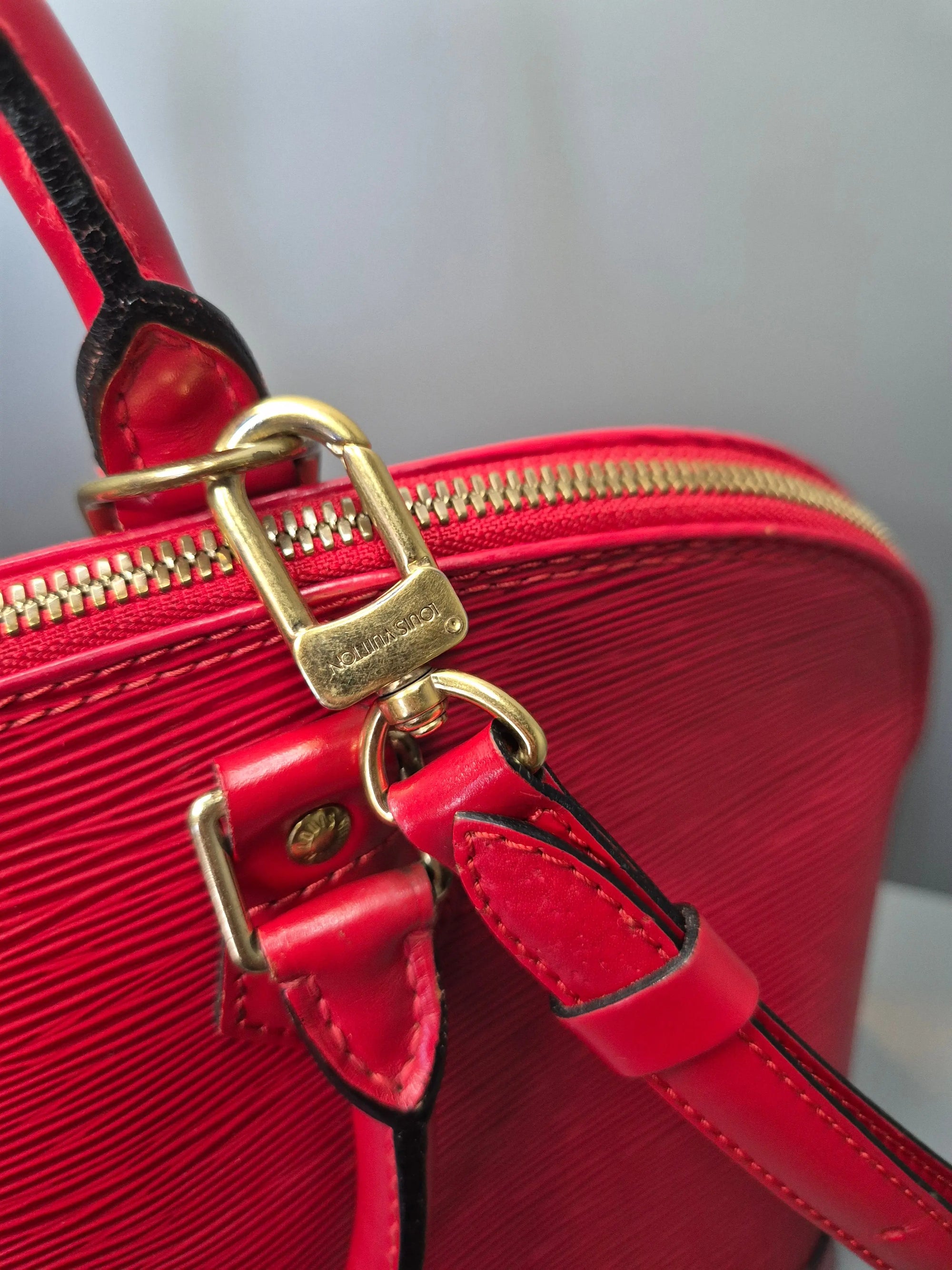 Louis Vuitton Alma PM cuir Épi rouge Iconic-Bag