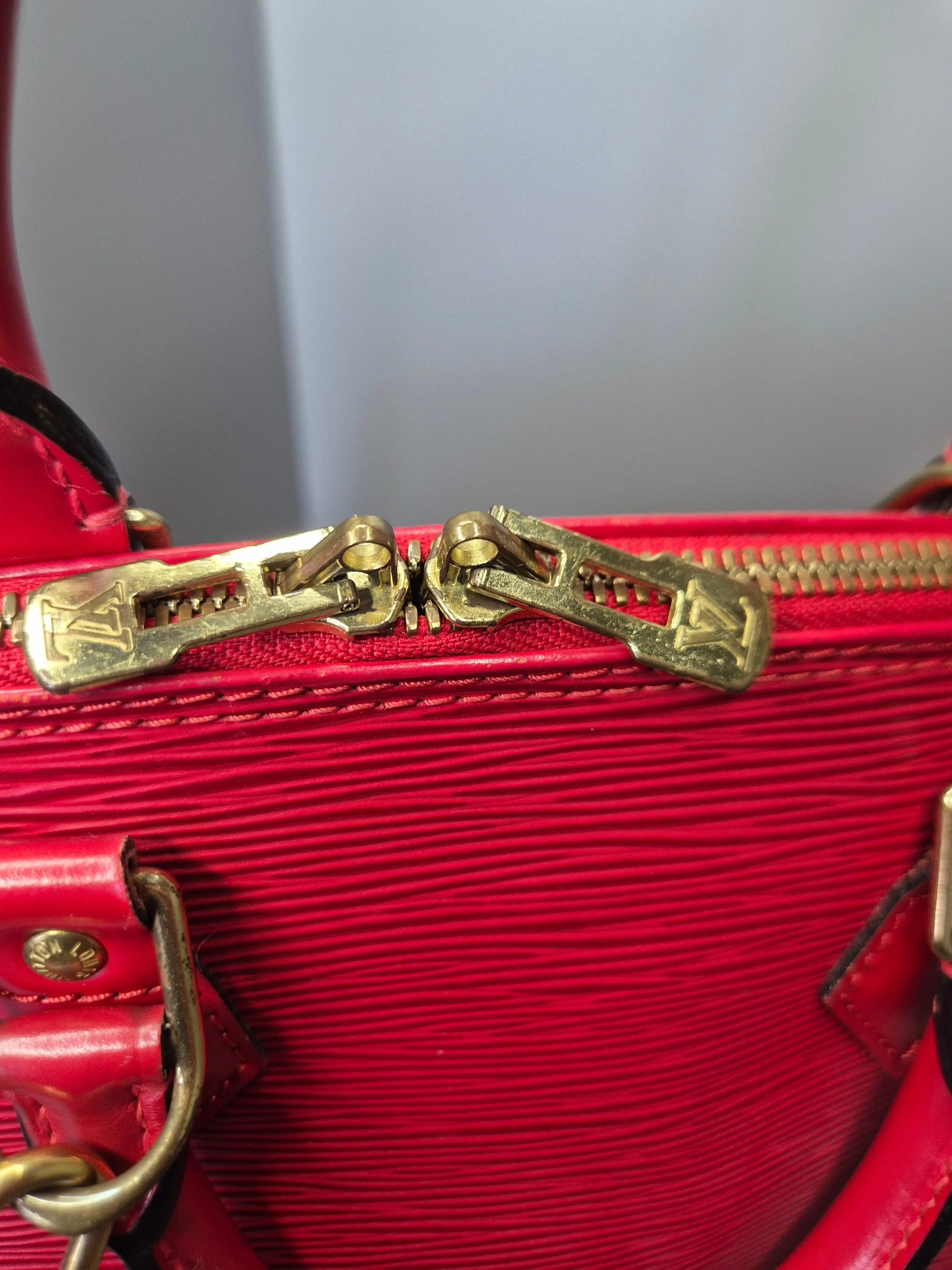 Louis Vuitton Alma PM cuir Épi rouge Iconic-Bag