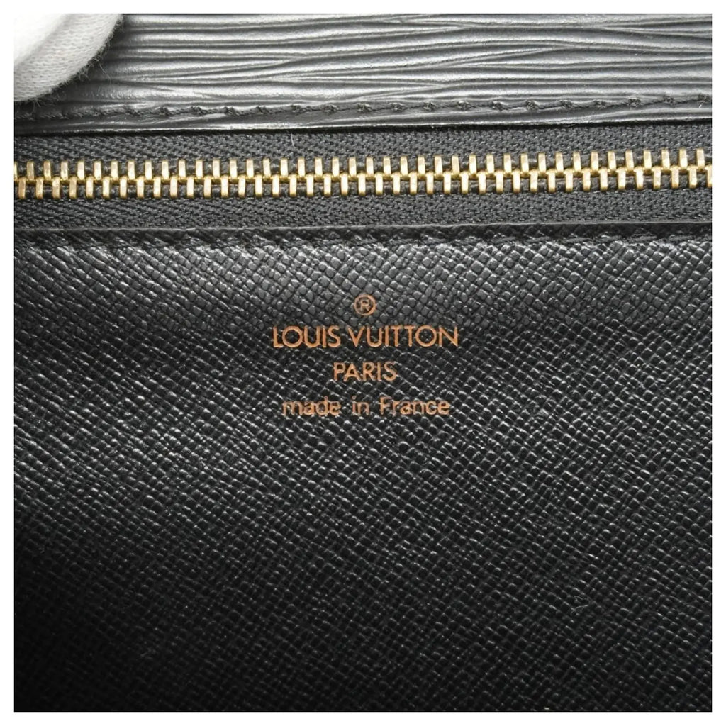 détail marque sac Louis Vuitton Monceau 