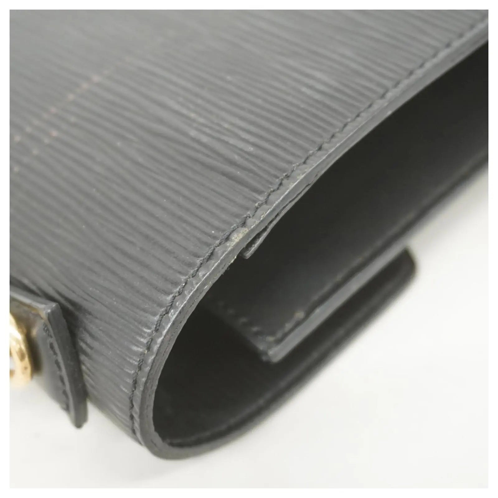 coin supérieur sac Louis Vuitton Monceau 28