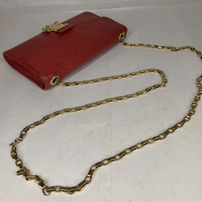 Louis Vuitton Saint Germain en Cuir Rouge Louis Vuitton vue 3/4