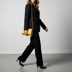 Louis Vuitton cuir verni vuye côté mannequin 