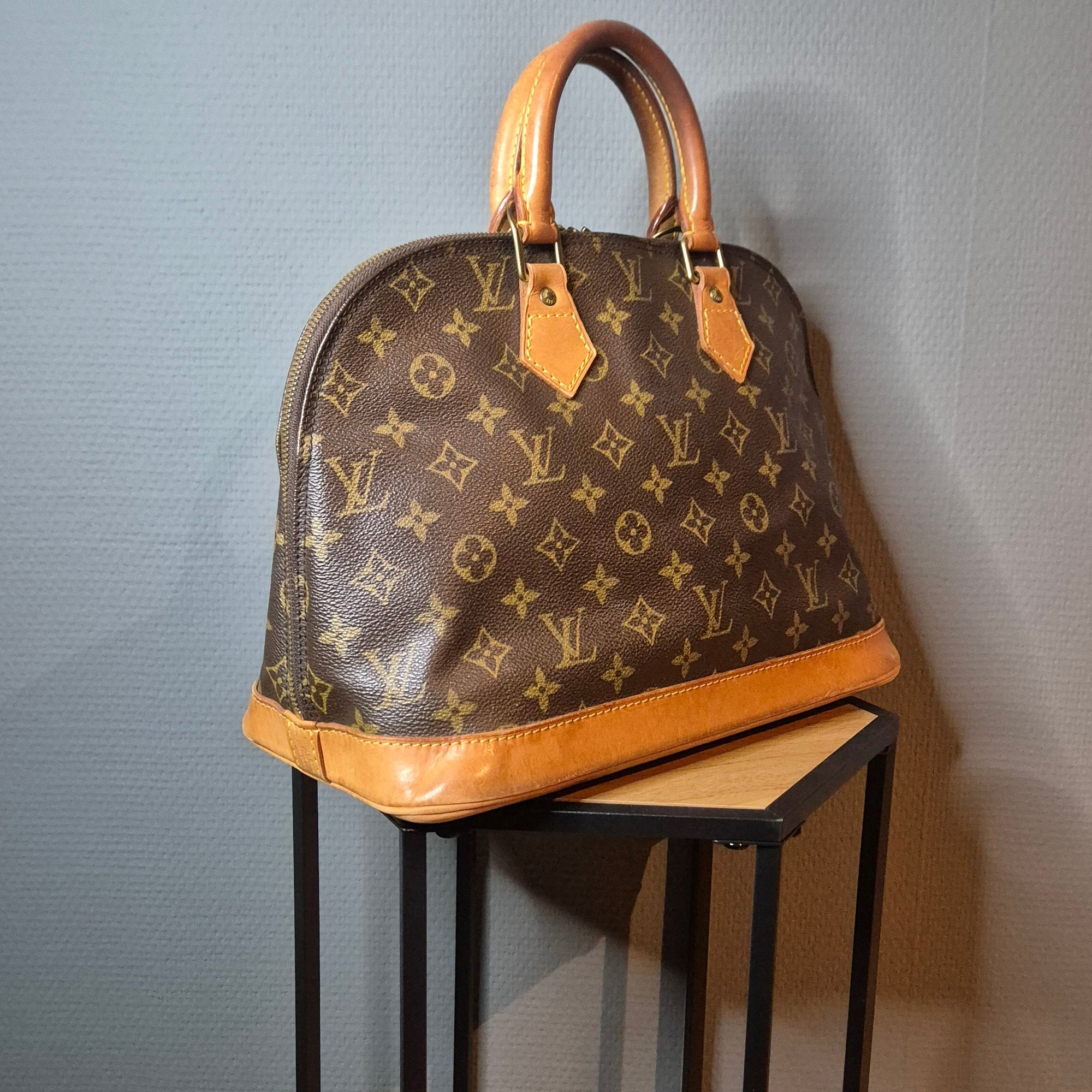 Louis Vuitton Alma – Monogram Classique Louis Vuitton