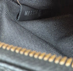 Louis Vuitton Sacoche – Cuir Taïga Monogram Noir Louis Vuitton