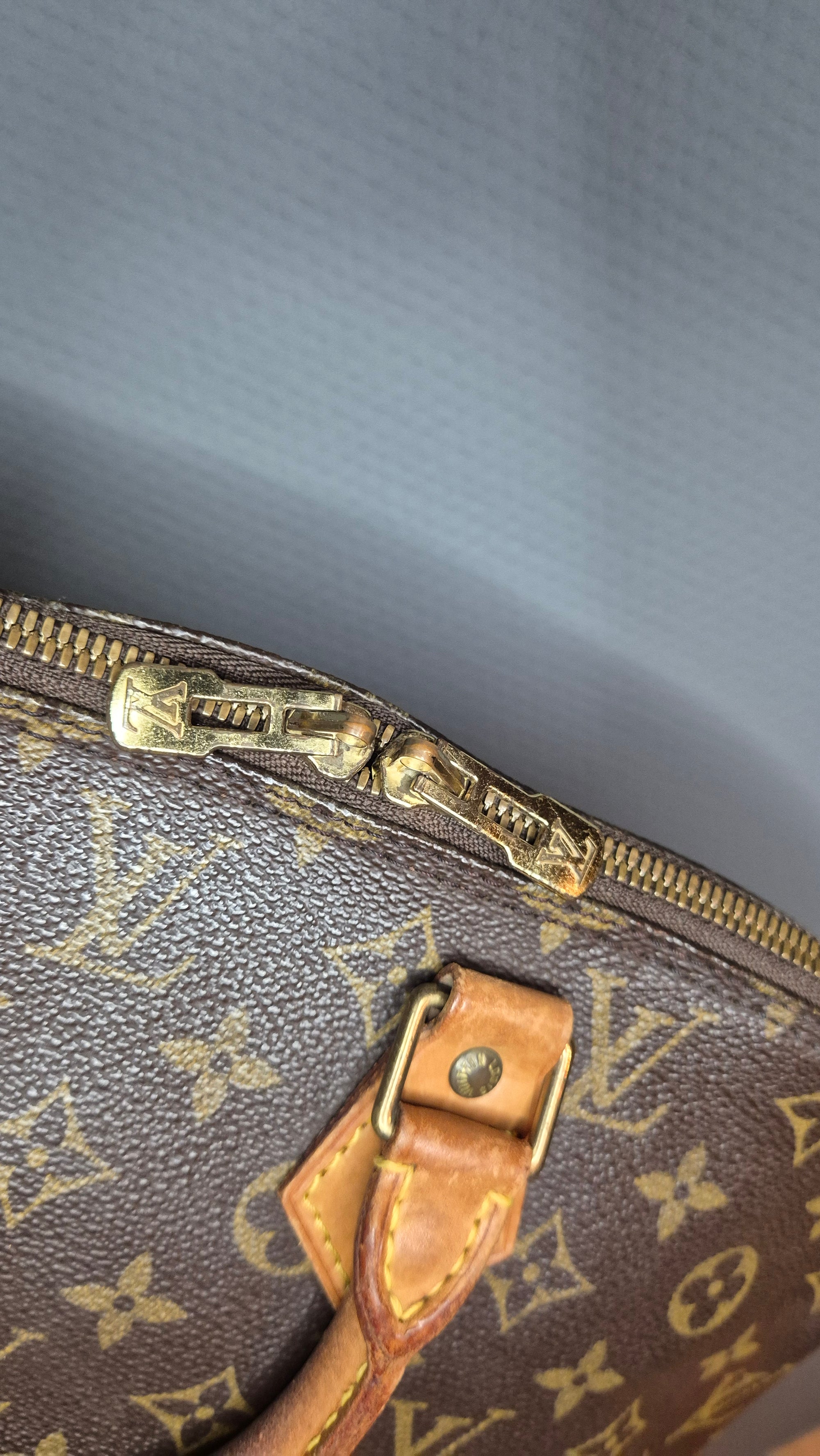 Louis Vuitton Alma – Monogram Classique Louis Vuitton