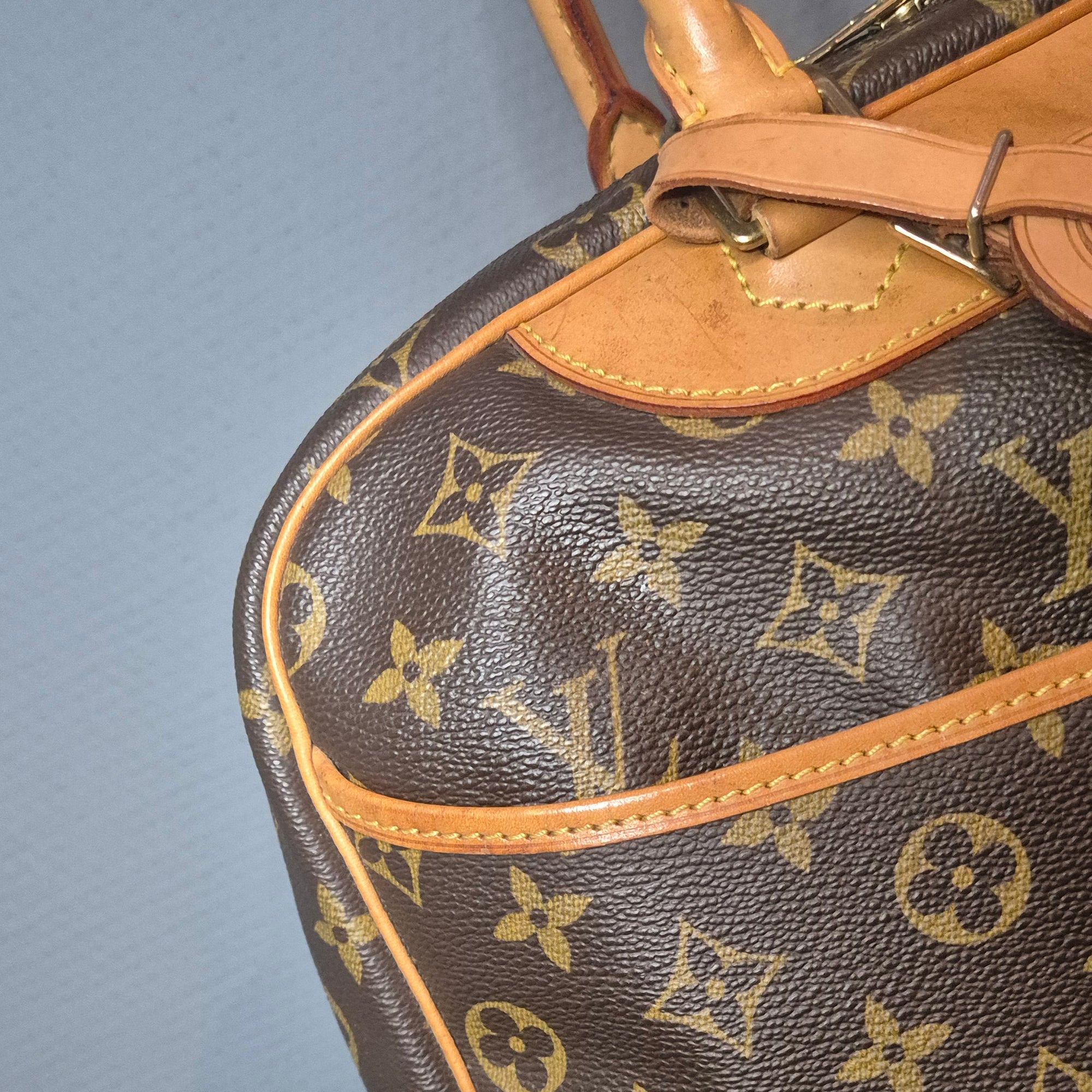 Louis Vuitton Deauville Monogram zoom sur coutures