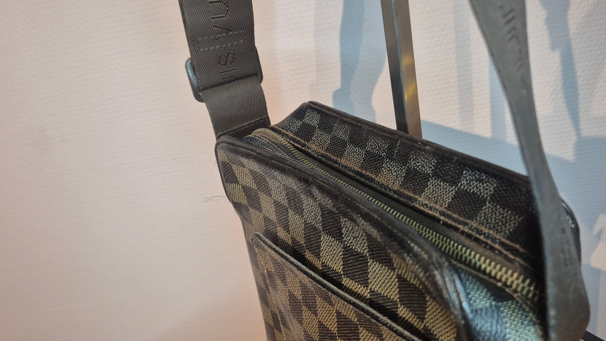 Louis Vuitton Olav PM – Damier Ébène Louis Vuitton