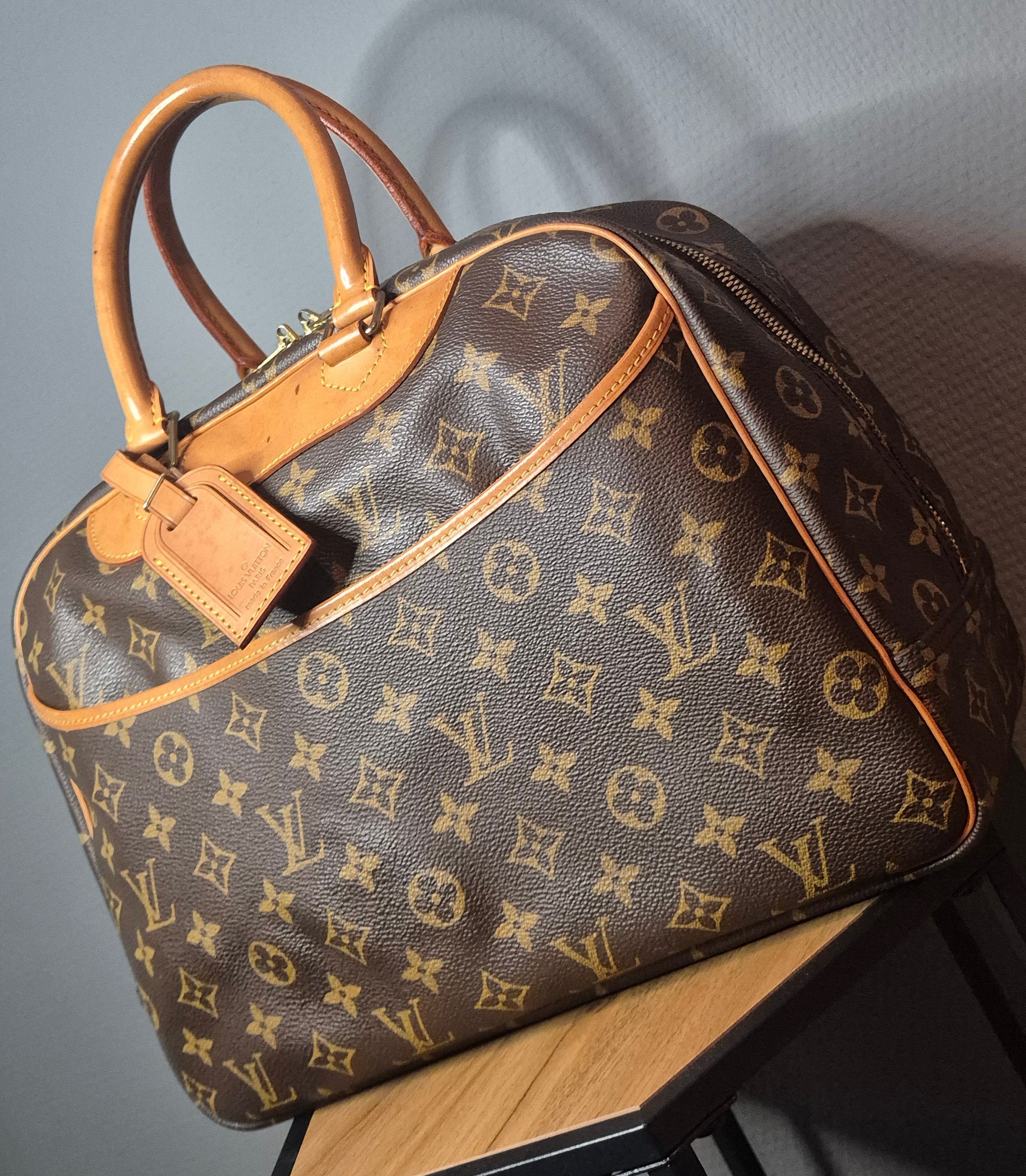 Louis Vuitton Deauville Monogram vue 3/4 avec zoom