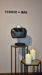 Louis Vuitton Sacoche – Cuir Taïga Monogram Noir Louis Vuitton