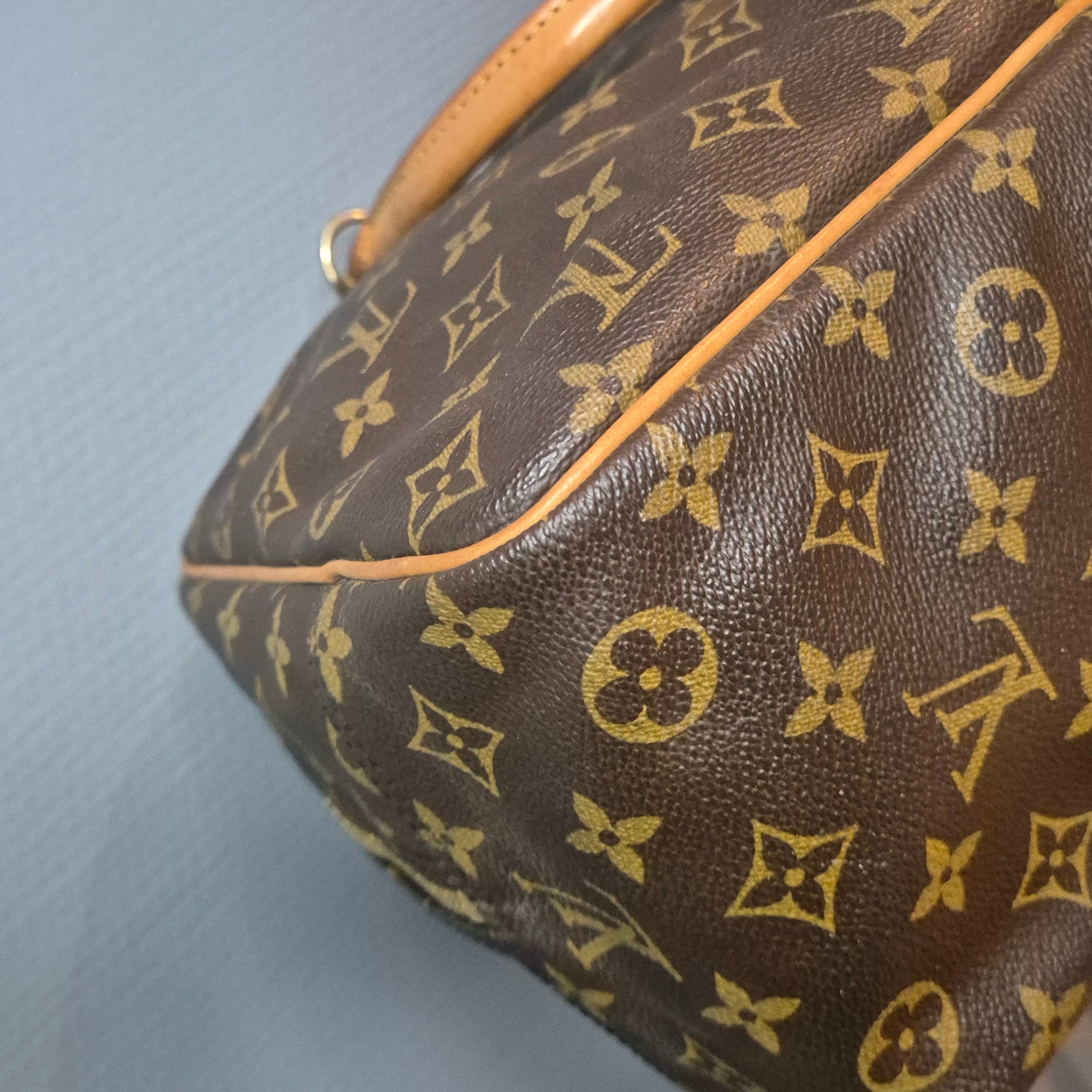 Louis Vuitton Deauville Monogram coins droits 