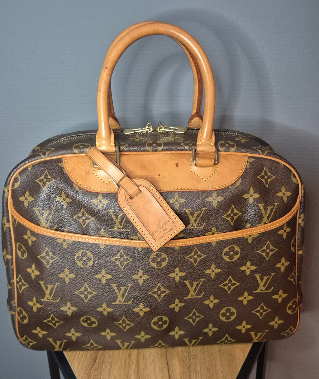 Louis Vuitton Deauville Monogram vue face avec zoom
