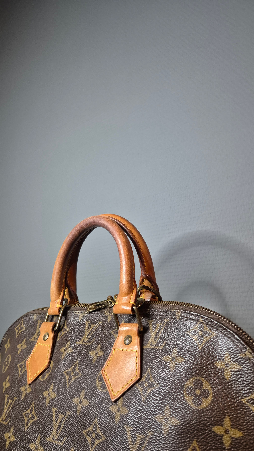 Louis Vuitton Alma – Monogram Classique Louis Vuitton