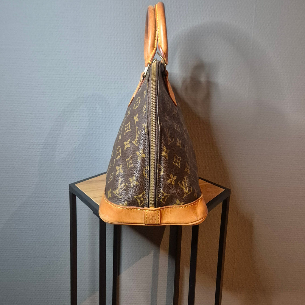 Louis Vuitton Alma Monogram marron profil gauche 