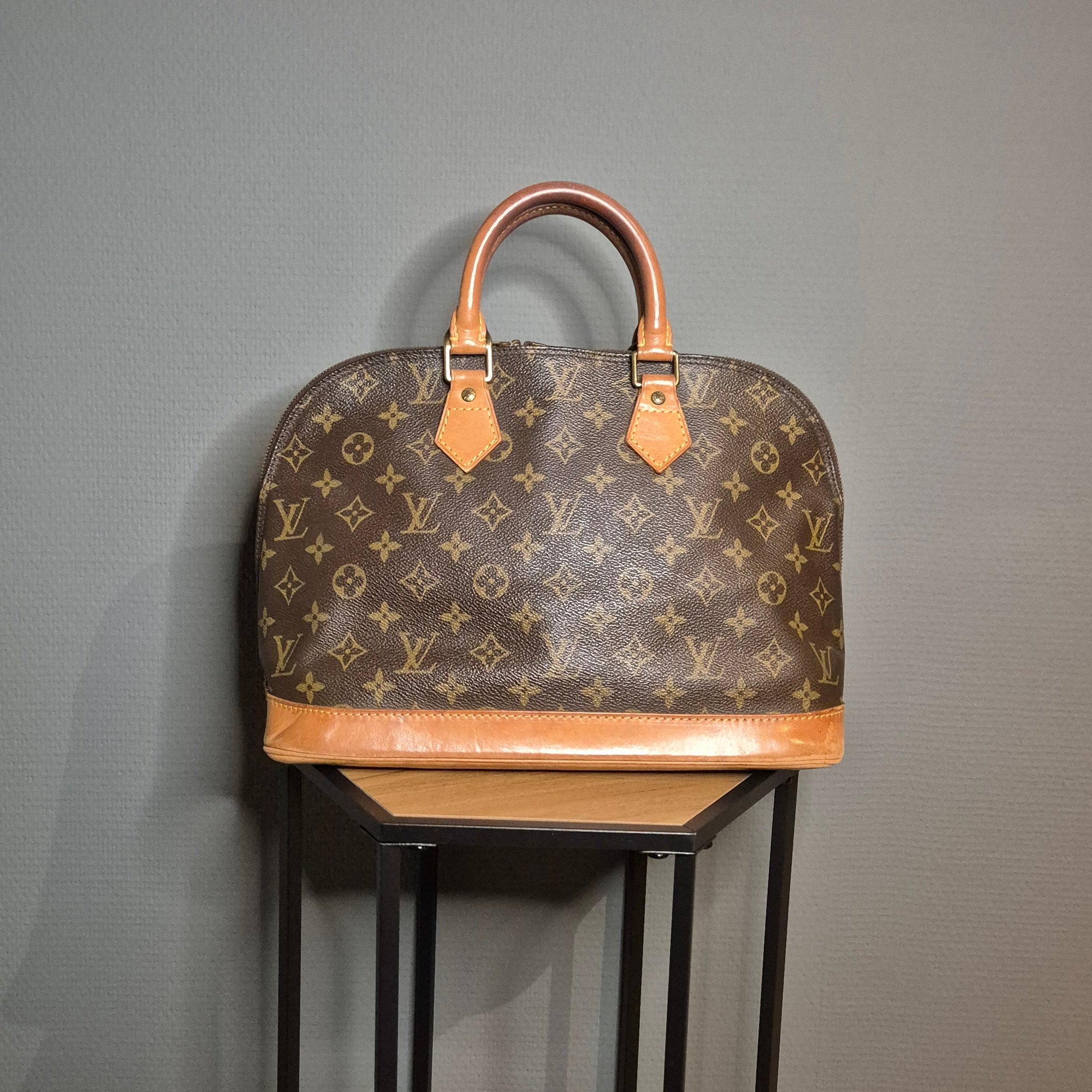 Louis Vuitton Alma – Monogram Classique Louis Vuitton