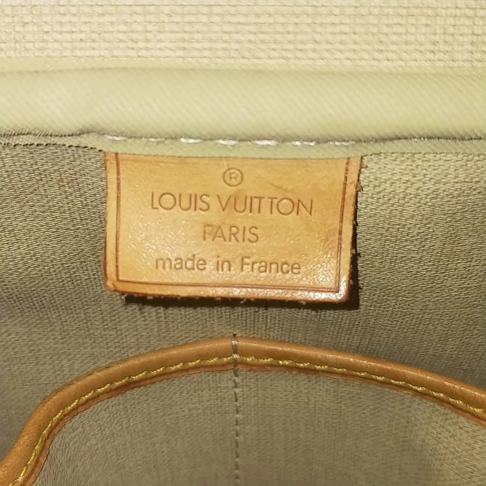 Sac Louis Vuitton etiquette
